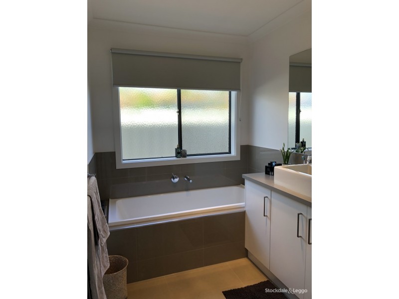 6 Flametree Place, Kialla VIC 3631