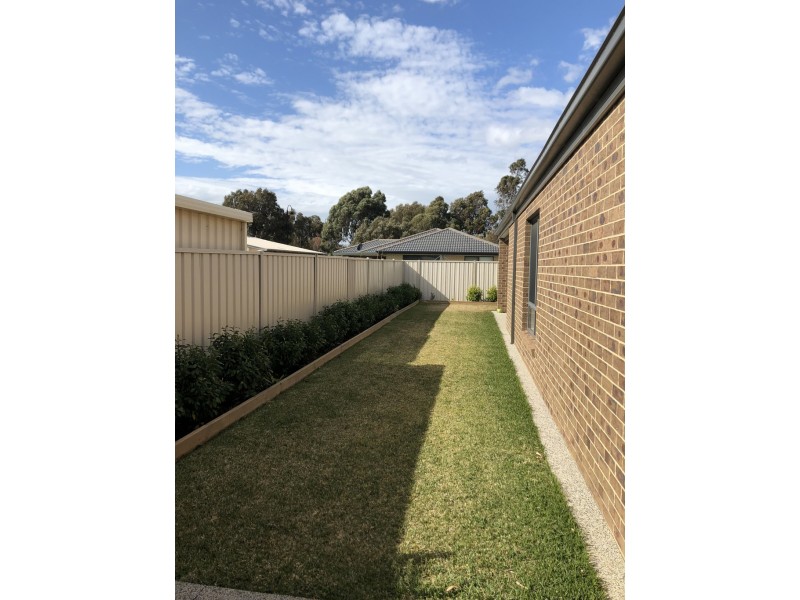 6 Flametree Place, Kialla VIC 3631