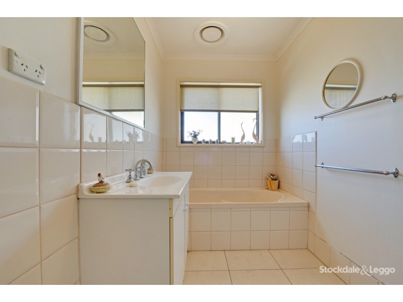 4 Carlos Court, Shepparton VIC 3630