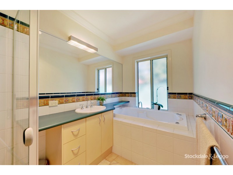 4 Crestwood Grove, Shepparton VIC 3630