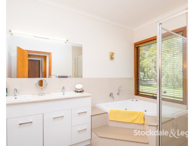 4 Brian Court, Grahamvale VIC 3631
