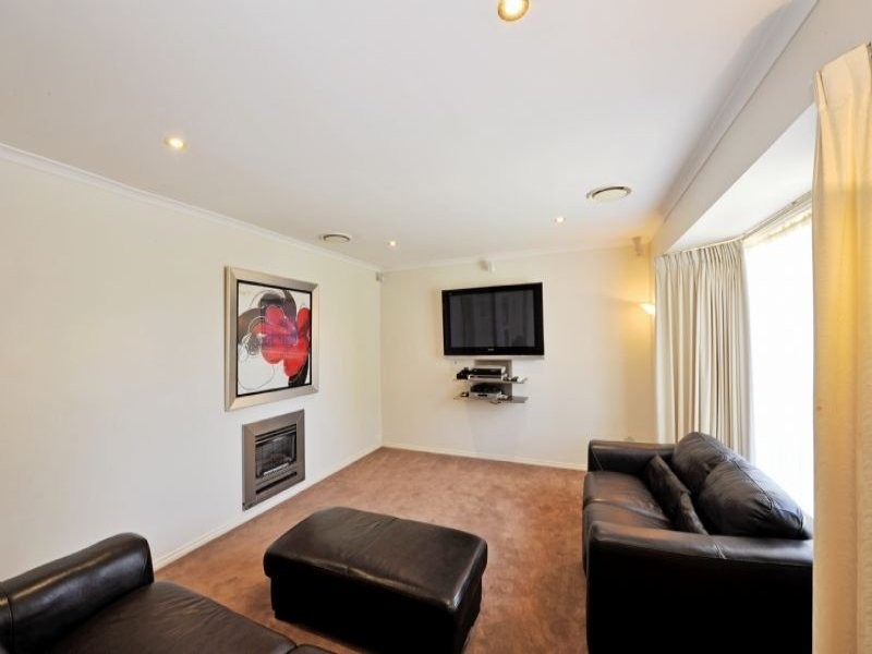 66 Kialla Lakes Drive, Kialla VIC 3631