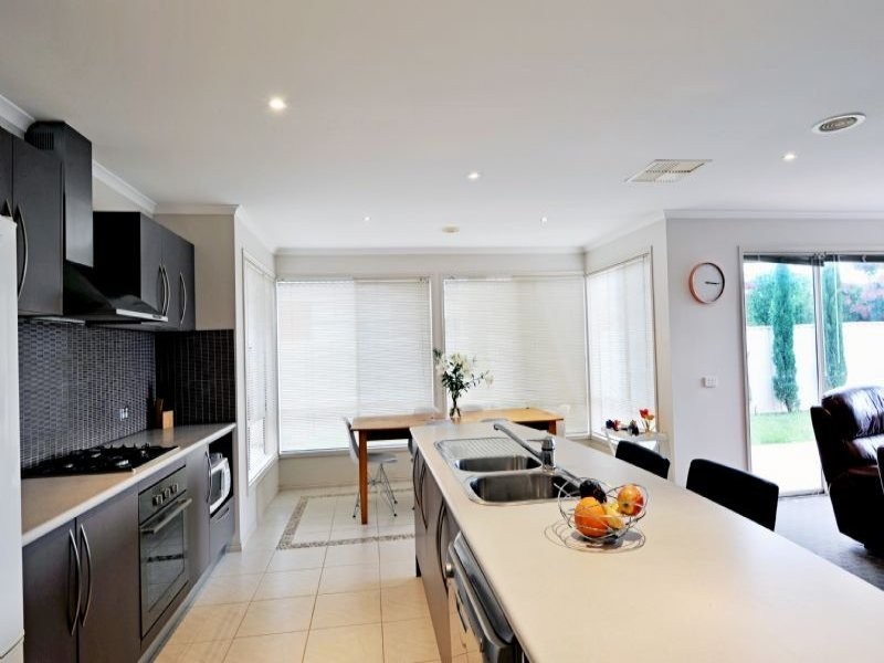 18 Taig Avenue, Kialla VIC 3631