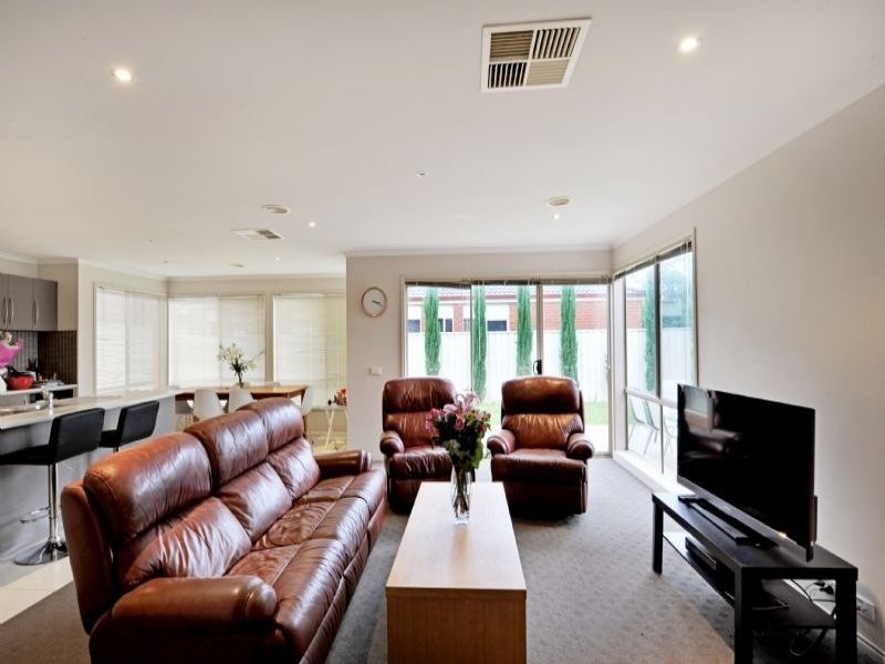 18 Taig Avenue, Kialla VIC 3631