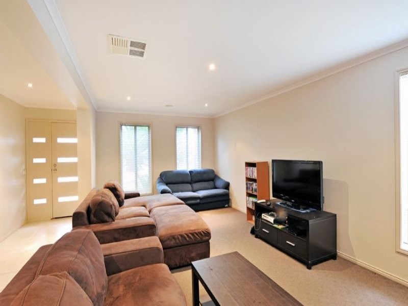 18 Taig Avenue, Kialla VIC 3631