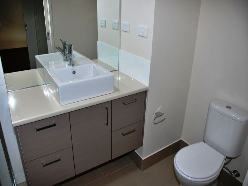 2/17 Dunkirk Avenue, Shepparton VIC 3630