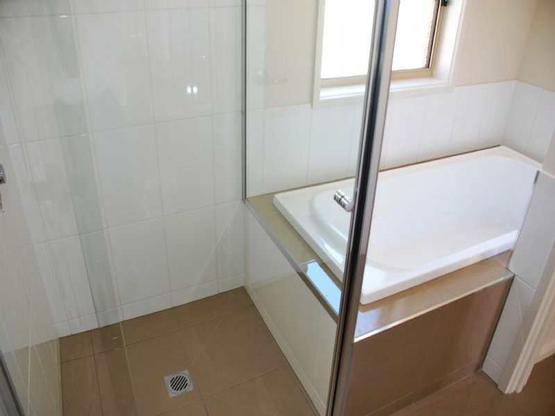 2/17 Dunkirk Avenue, Shepparton VIC 3630