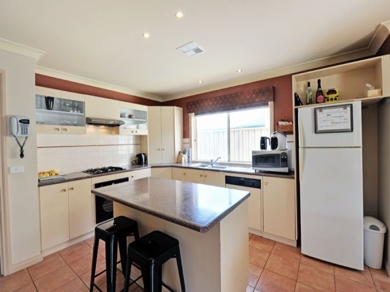 6 Woodburn Place, Shepparton VIC 3630