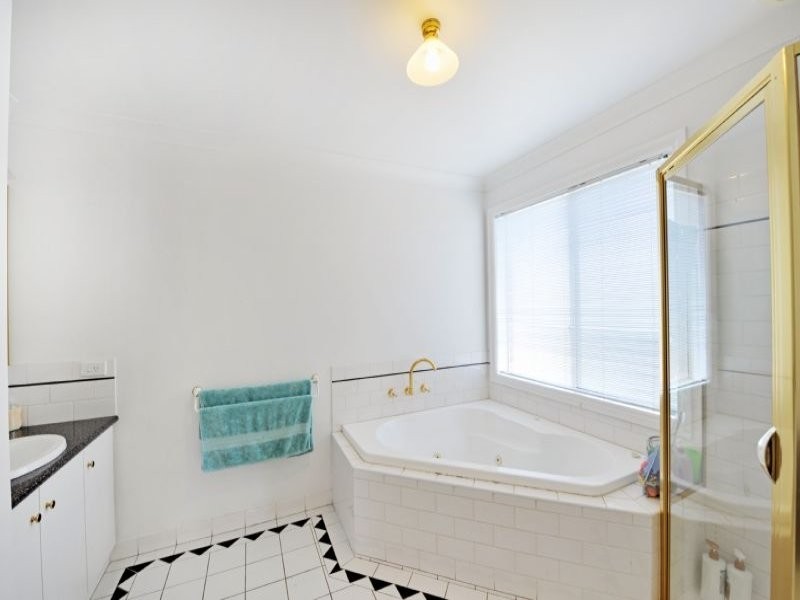 6 Woodburn Place, Shepparton VIC 3630