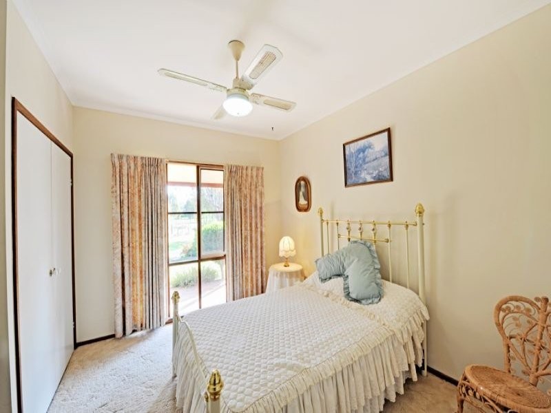 8 Gordon Drive, Kialla VIC 3631