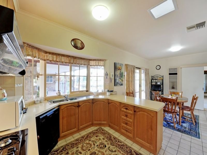 8 Gordon Drive, Kialla VIC 3631