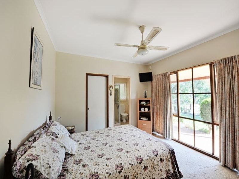 8 Gordon Drive, Kialla VIC 3631