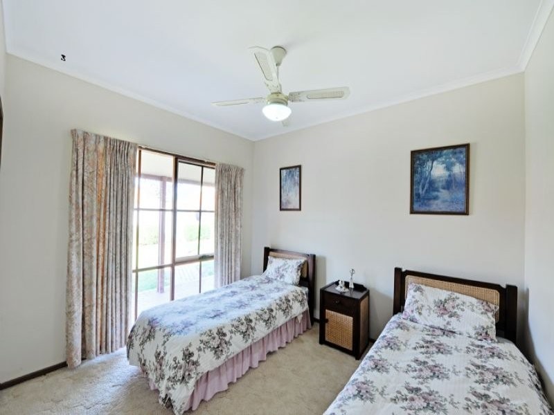 8 Gordon Drive, Kialla VIC 3631