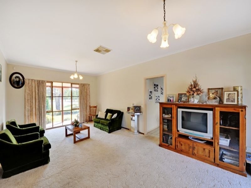8 Gordon Drive, Kialla VIC 3631