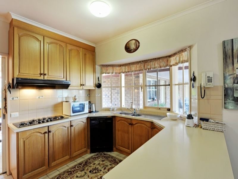 8 Gordon Drive, Kialla VIC 3631