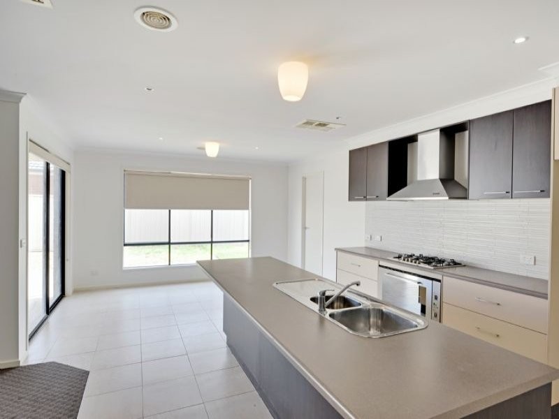 2 Yellowgum Drive, Kialla VIC 3631