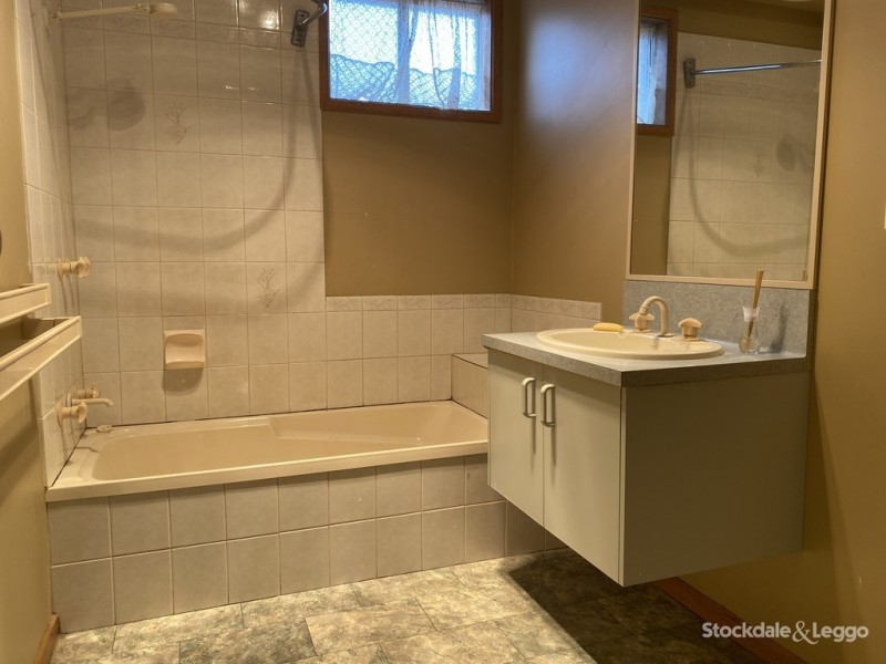 72 Kialla Lakes Drive, Kialla VIC 3631