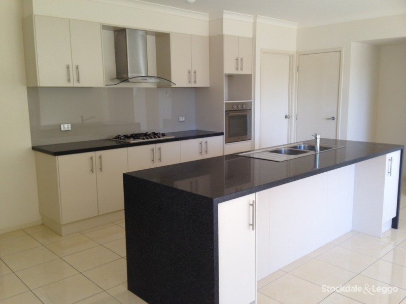 11 HUMMINGBIRD WAY, Shepparton VIC 3630