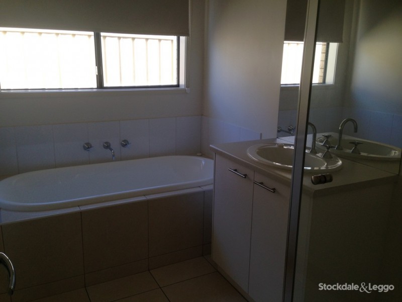 11 HUMMINGBIRD WAY, Shepparton VIC 3630