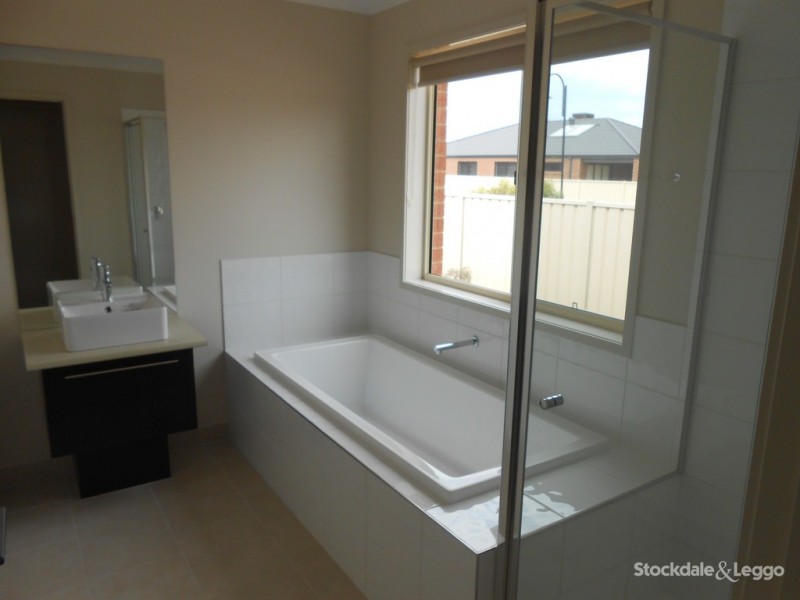 1 Tea Tree Place, Kialla VIC 3631