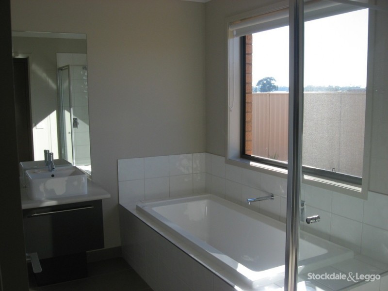 12 Emperor Road, Kialla VIC 3631