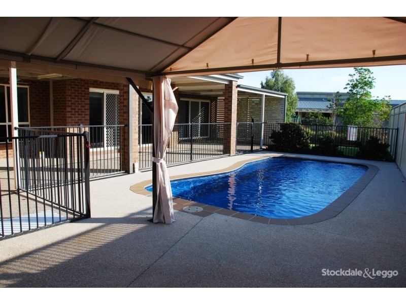 4 Rocklands Cres, Kialla VIC 3631