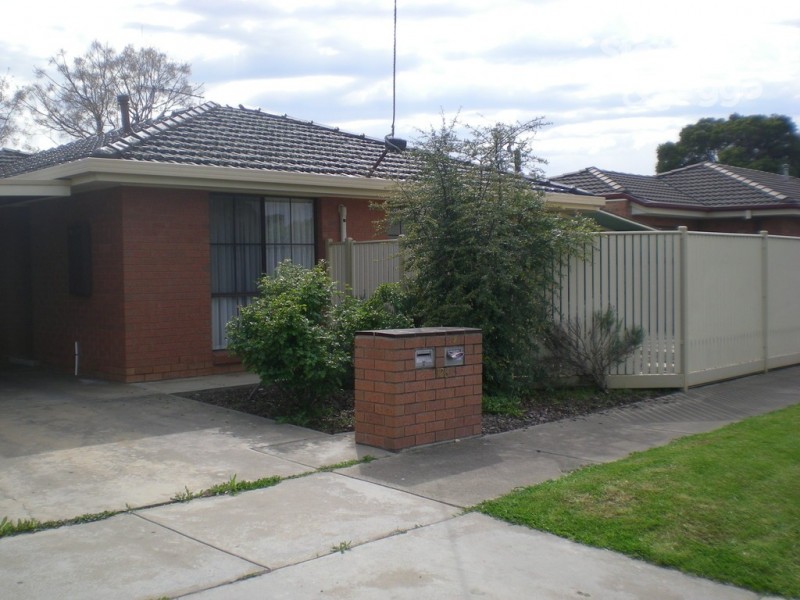 Unit 1 / 125 Sobraon Street, Shepparton VIC 3630