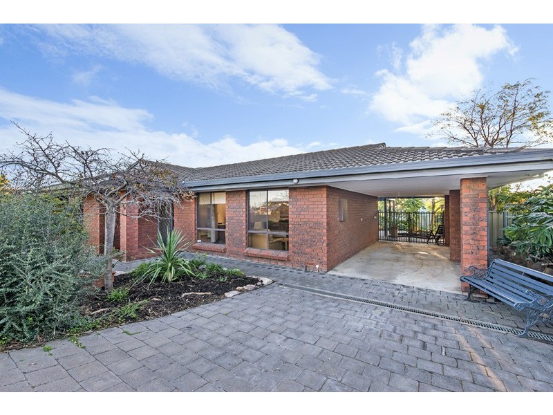 13 Chalani Crescent, Hallett Cove SA 5158