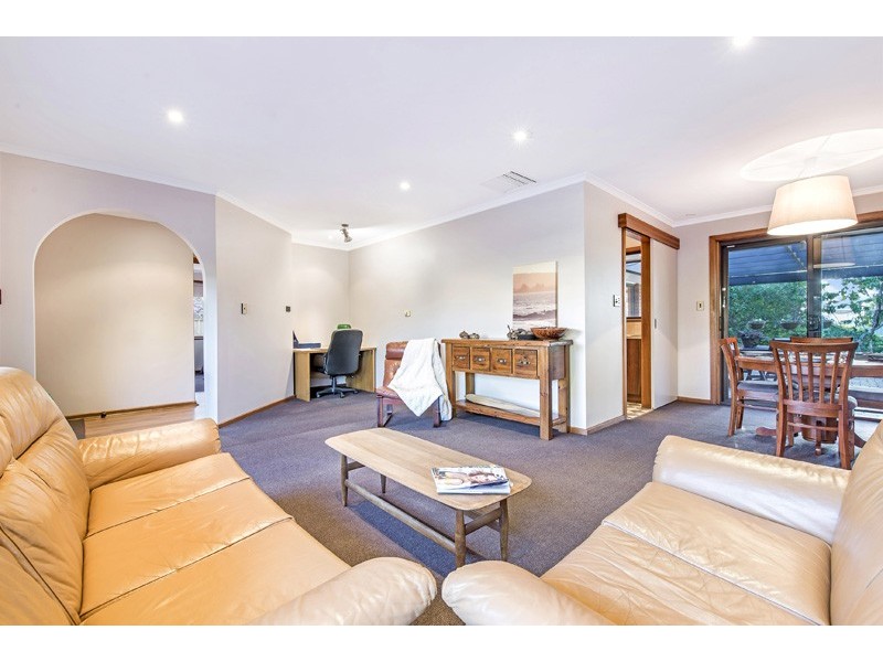 13 Chalani Crescent, Hallett Cove SA 5158