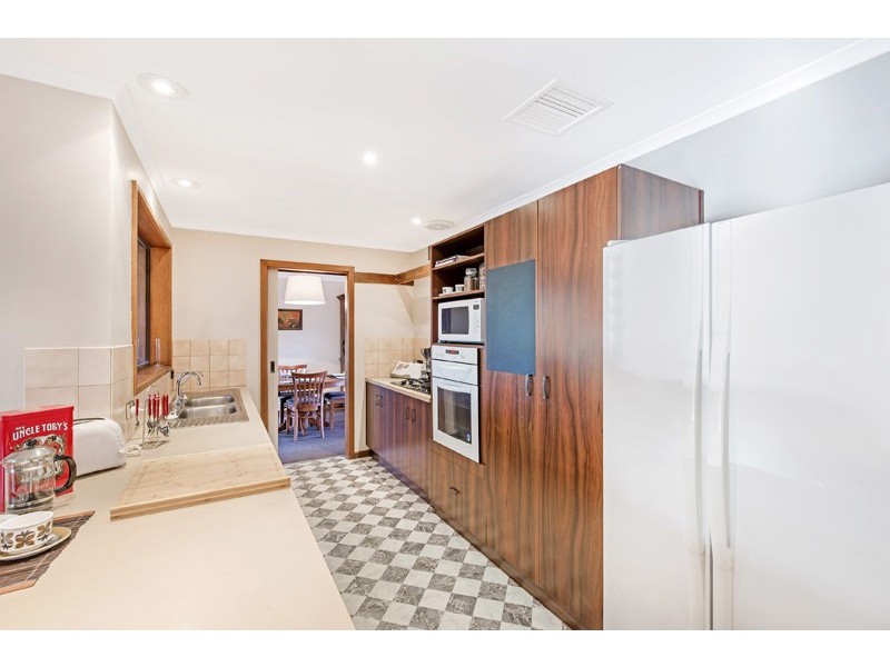 13 Chalani Crescent, Hallett Cove SA 5158