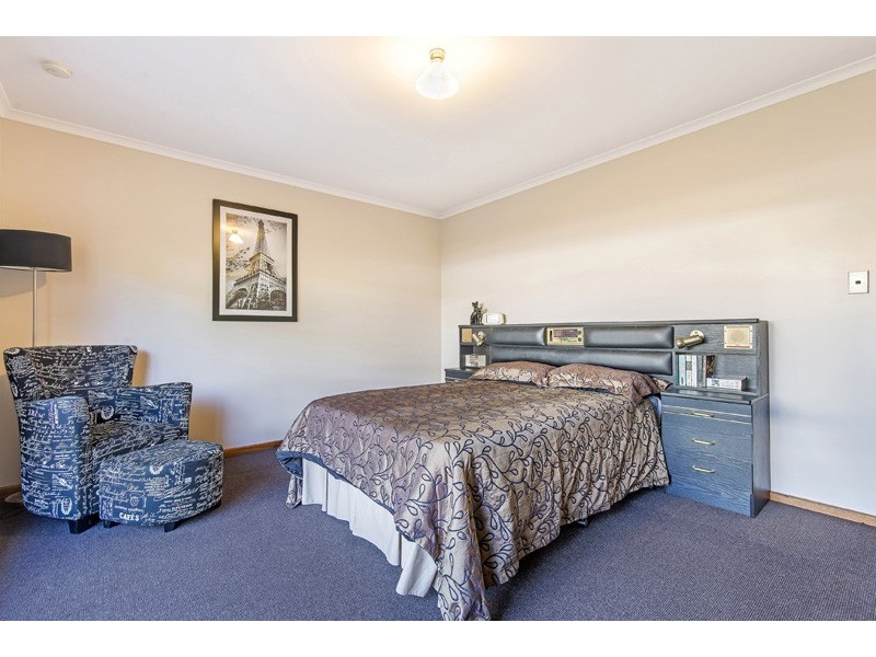 13 Chalani Crescent, Hallett Cove SA 5158