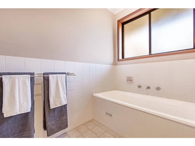 13 Chalani Crescent, Hallett Cove SA 5158