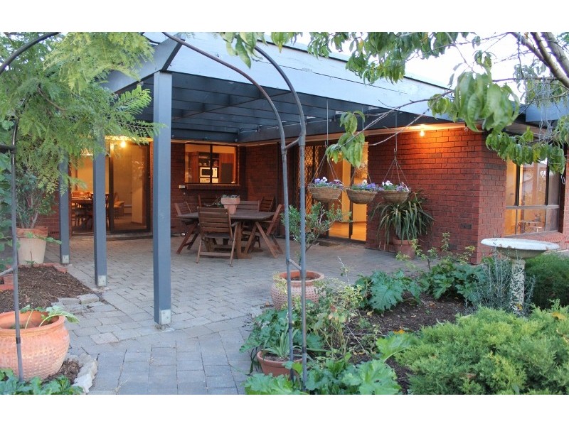 13 Chalani Crescent, Hallett Cove SA 5158