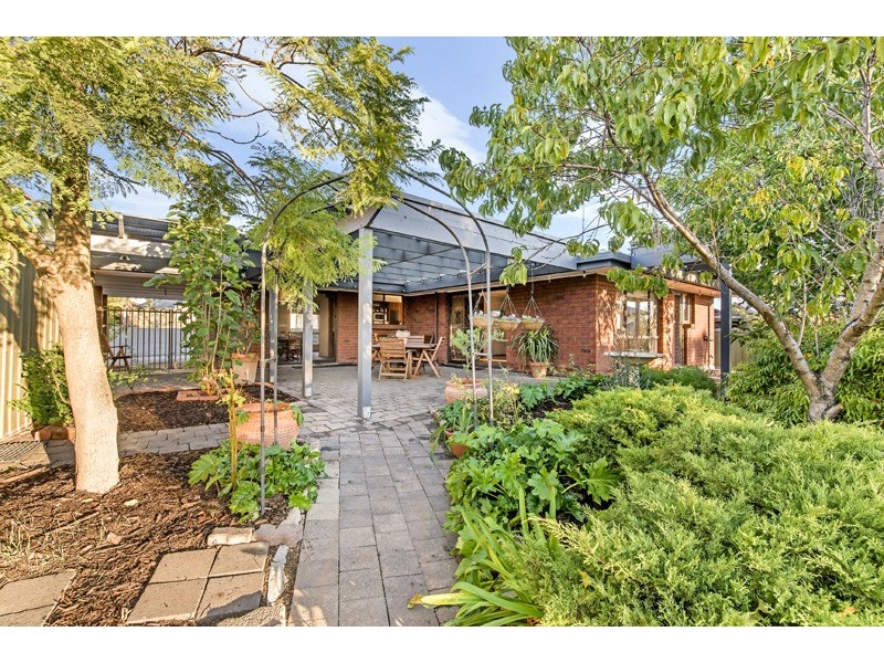 13 Chalani Crescent, Hallett Cove SA 5158