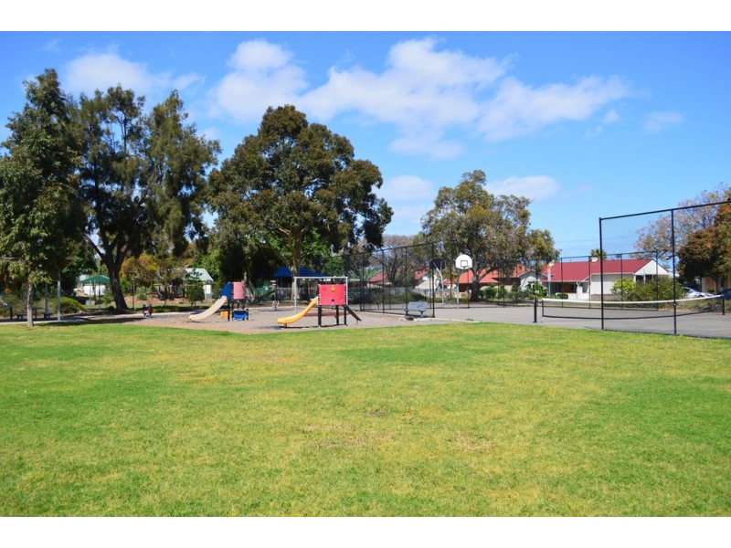 2 Ross Avenue, Flinders Park SA 5025