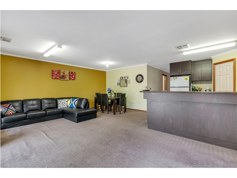 17 Cowra Avenue, Gilles Plains SA 5086