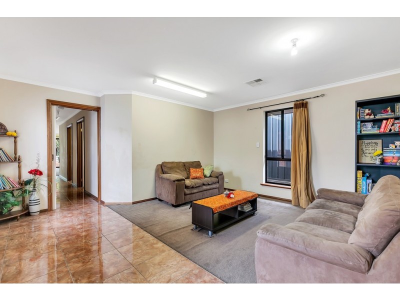 17 Cowra Avenue, Gilles Plains SA 5086