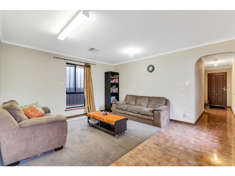 17 Cowra Avenue, Gilles Plains SA 5086