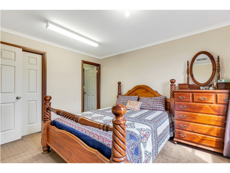 17 Cowra Avenue, Gilles Plains SA 5086