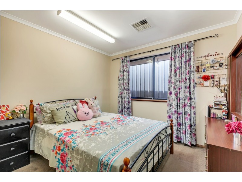 17 Cowra Avenue, Gilles Plains SA 5086