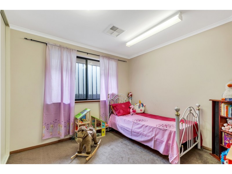 17 Cowra Avenue, Gilles Plains SA 5086