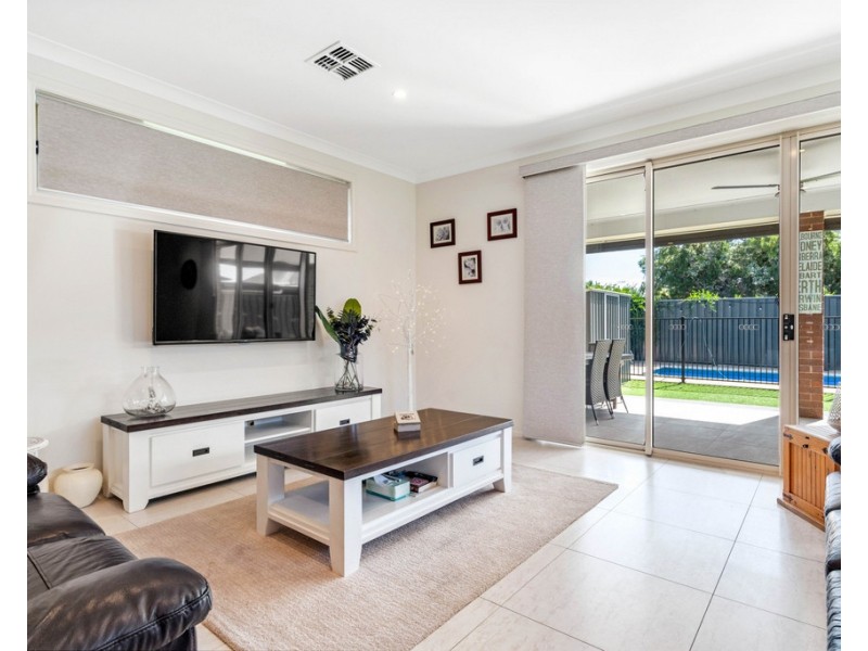 4 Dampier Avenue, Findon SA 5023