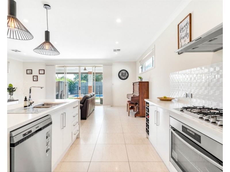 4 Dampier Avenue, Findon SA 5023