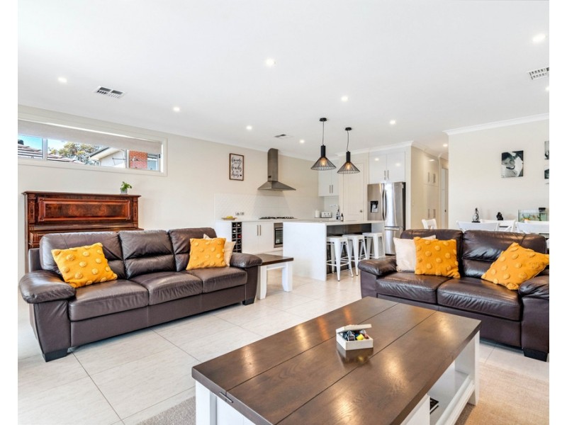 4 Dampier Avenue, Findon SA 5023