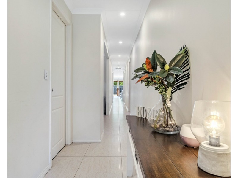 4 Dampier Avenue, Findon SA 5023