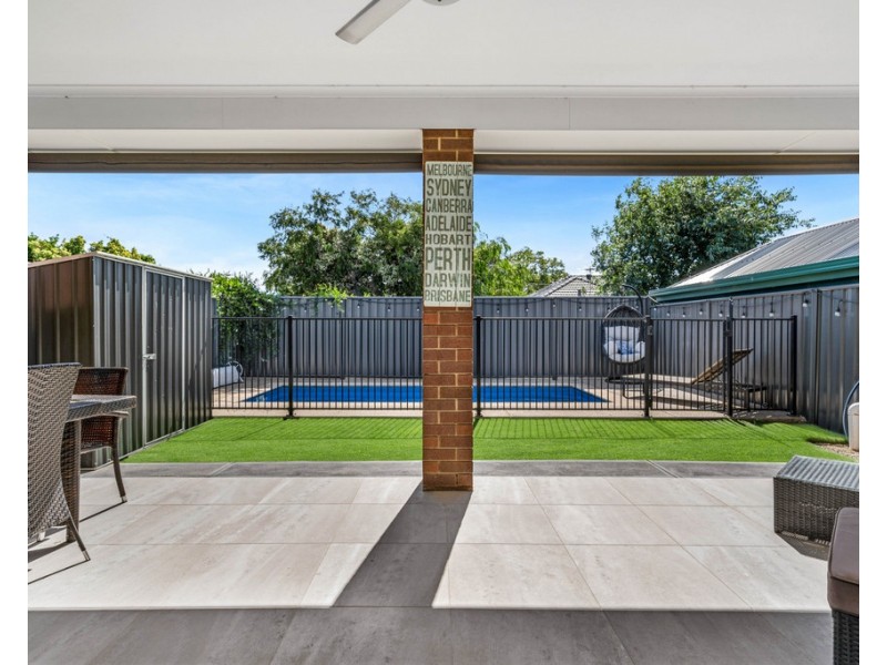 4 Dampier Avenue, Findon SA 5023