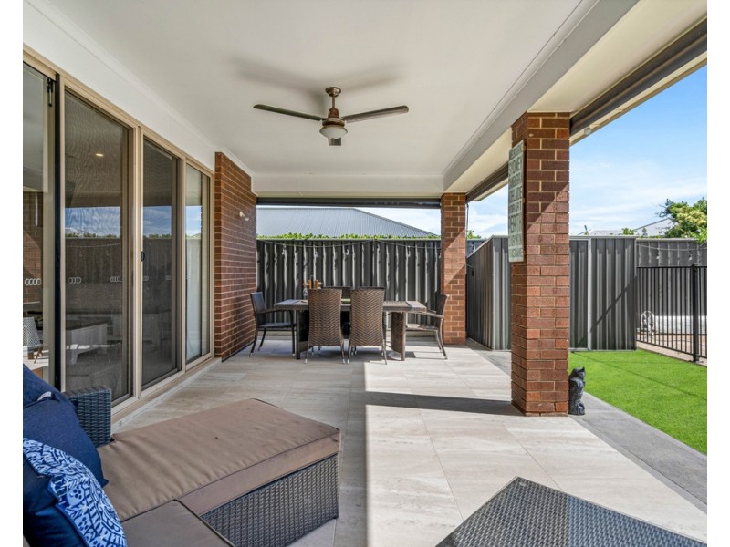 4 Dampier Avenue, Findon SA 5023
