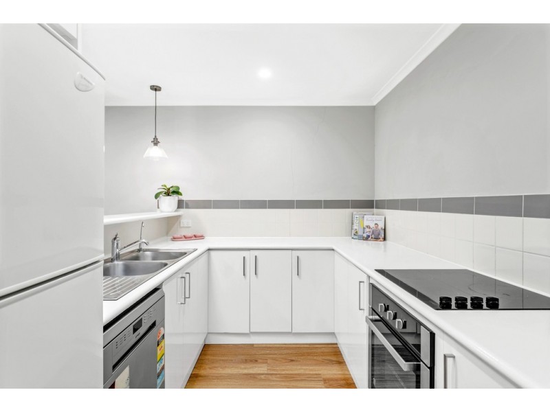 2/4 Burnley Street, Henley Beach South SA 5022