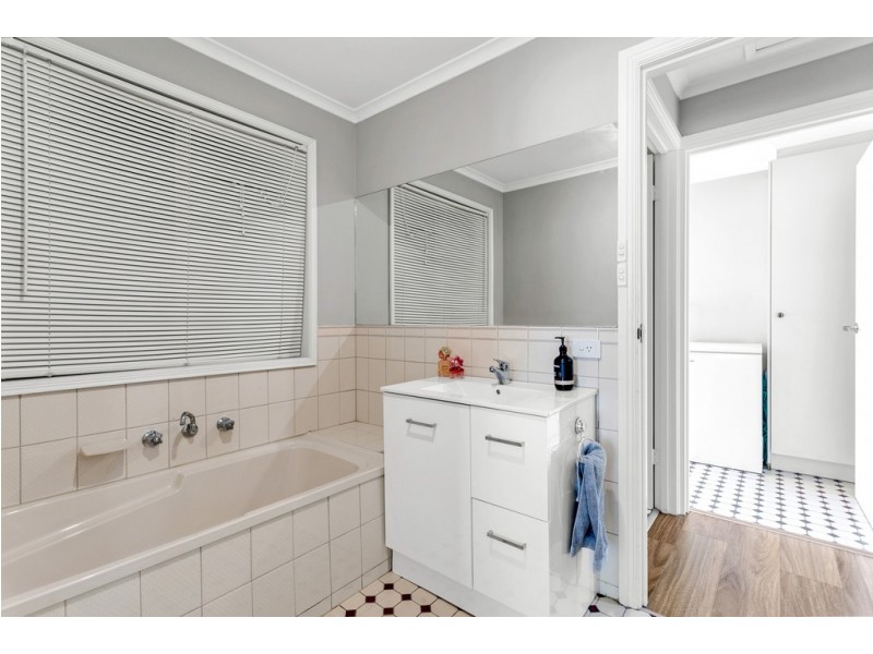 2/4 Burnley Street, Henley Beach South SA 5022