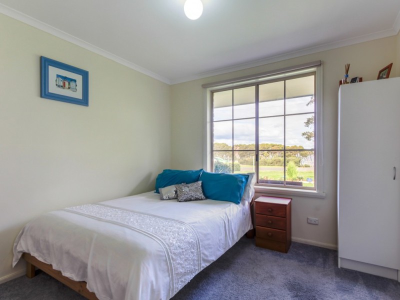 5 Swan Point Esplanade, Swan Point TAS 7275